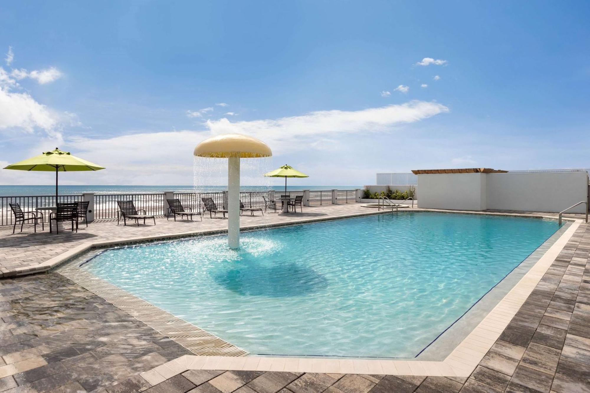 La Quinta By Wyndham Oceanfront Daytona Beach Buitenkant foto